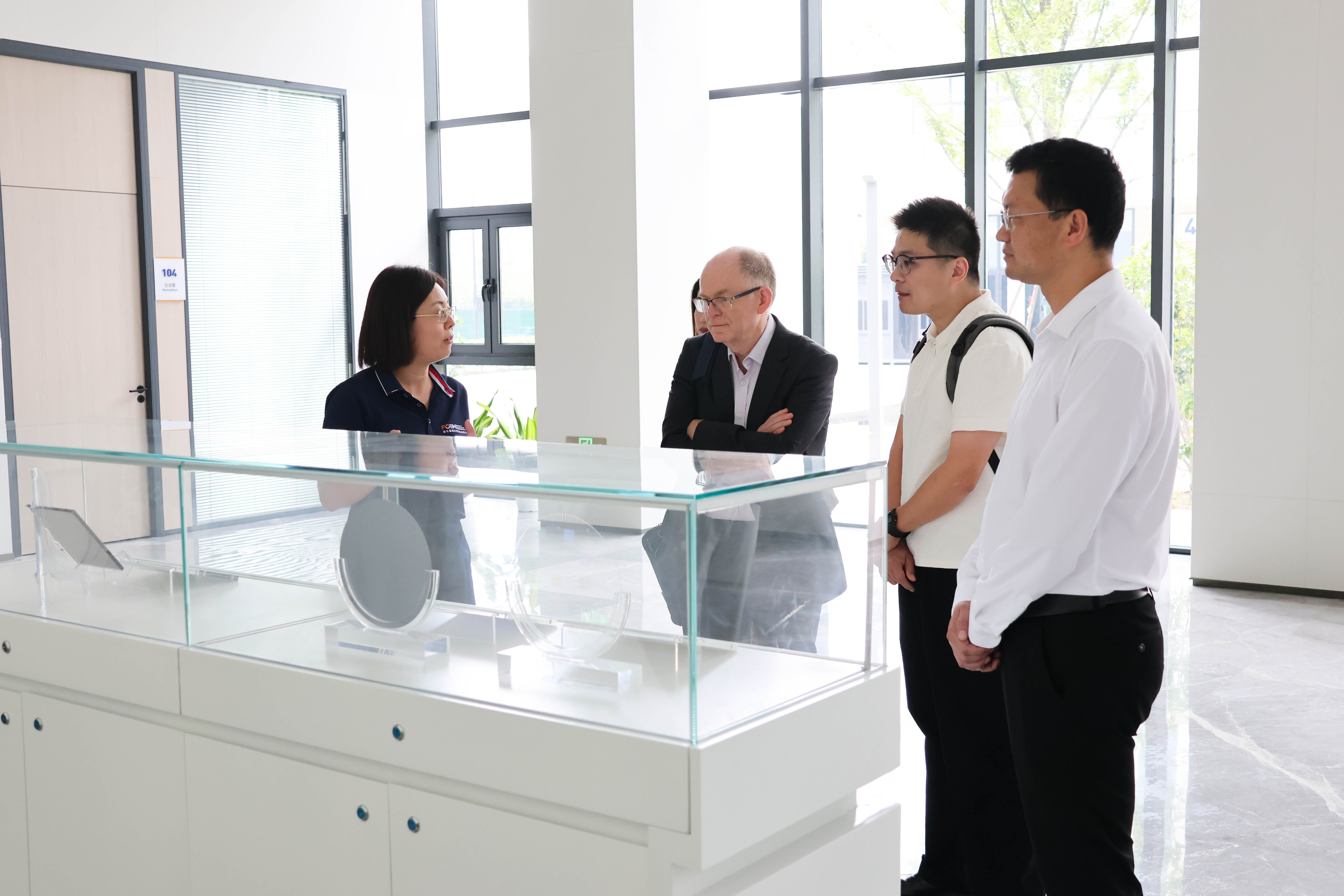 剑桥大学副校长Richard Penty院士一行来访西光电